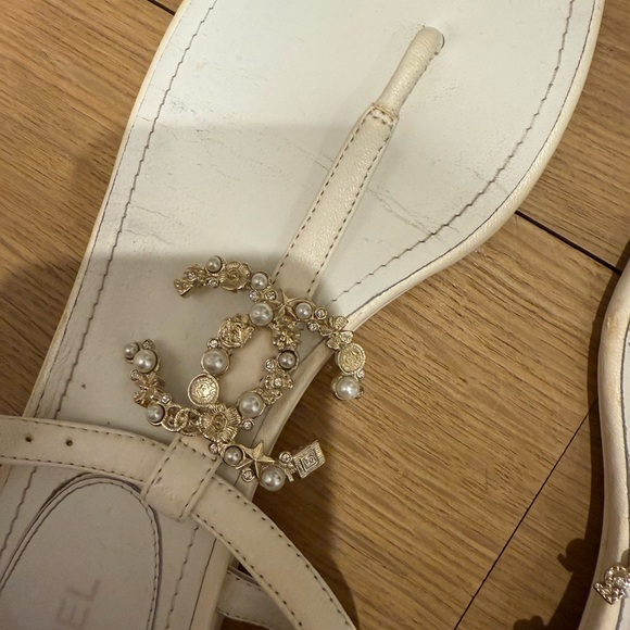 Chanel White Thong Sandals - Picture 4 of 7